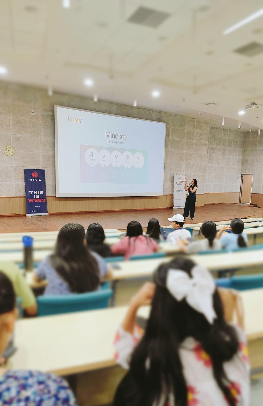 Aashima Gogia Profile Banner